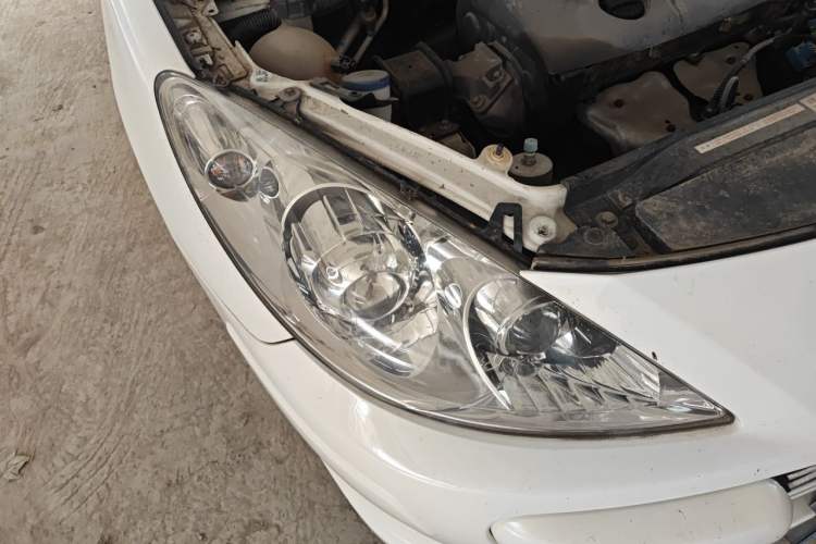 Used Peugeot 307 2013 Hatchback 1.6L Manual Comfort Edition Right Front Headlight