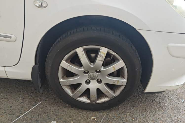 Used Peugeot 307 2013 Hatchback 1.6L Manual Comfort Edition Right Front Wheel Hub