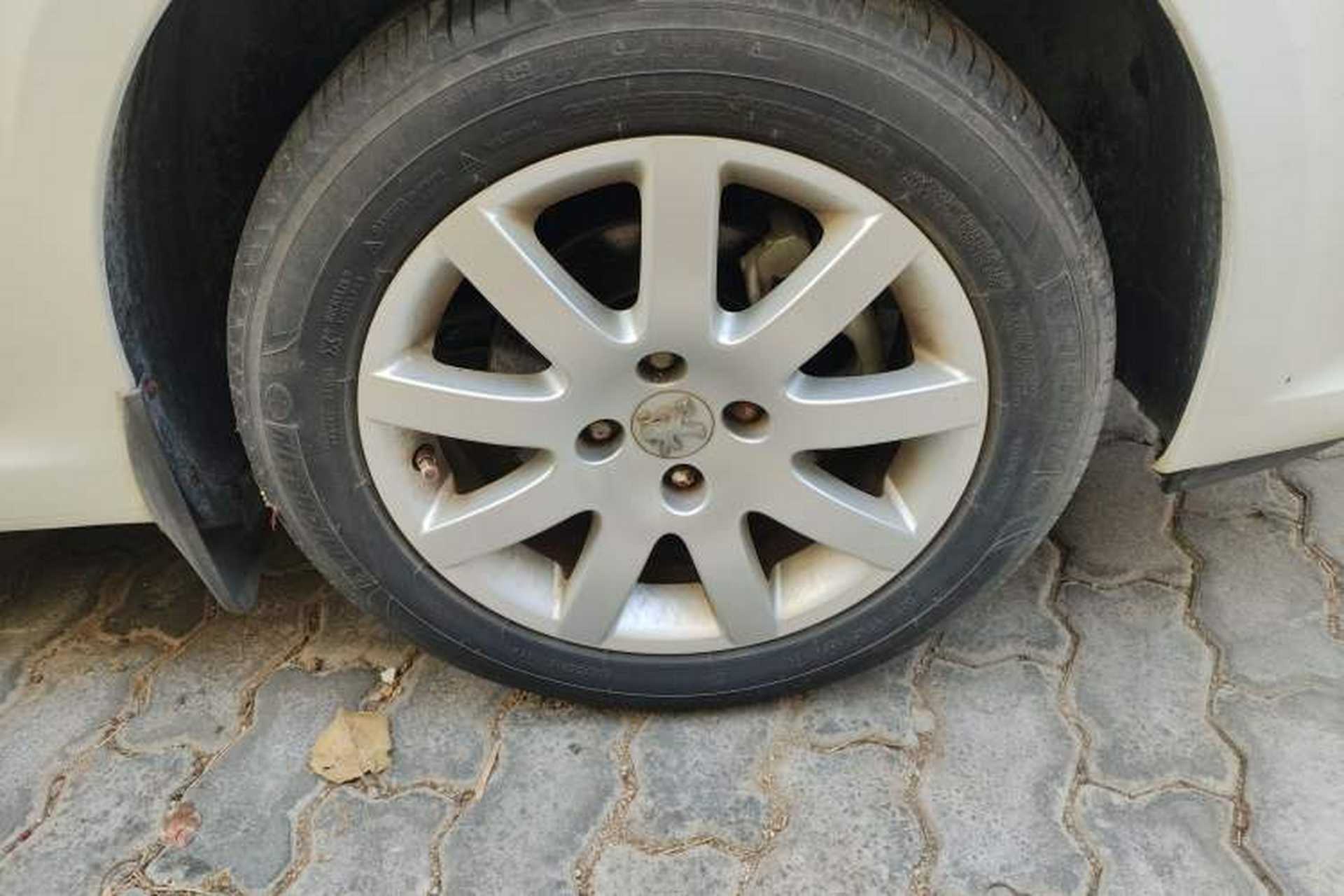 Used Peugeot 307 2013 Hatchback 1.6L Manual Comfort Edition Right Front Wheel Hub