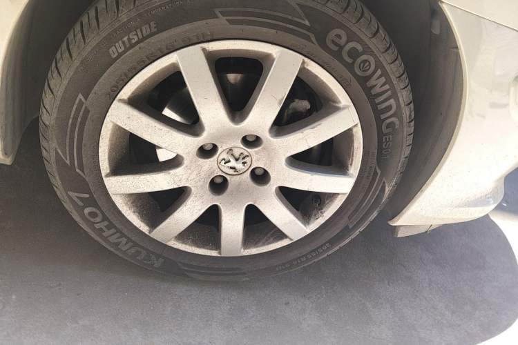 Used Peugeot 307 2013 Hatchback 1.6L Manual Comfort Edition Right Front Wheel Hub
