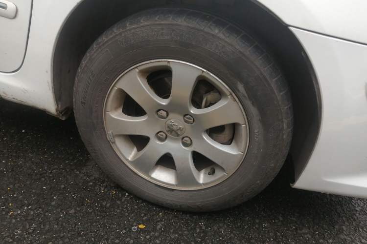 Used Peugeot 307 2013 Hatchback 1.6L Manual Comfort Edition Right Front Wheel Hub