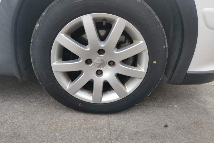 Used Peugeot 307 2013 Hatchback 1.6L Automatic Comfort Edition Right Front Wheel Hub
