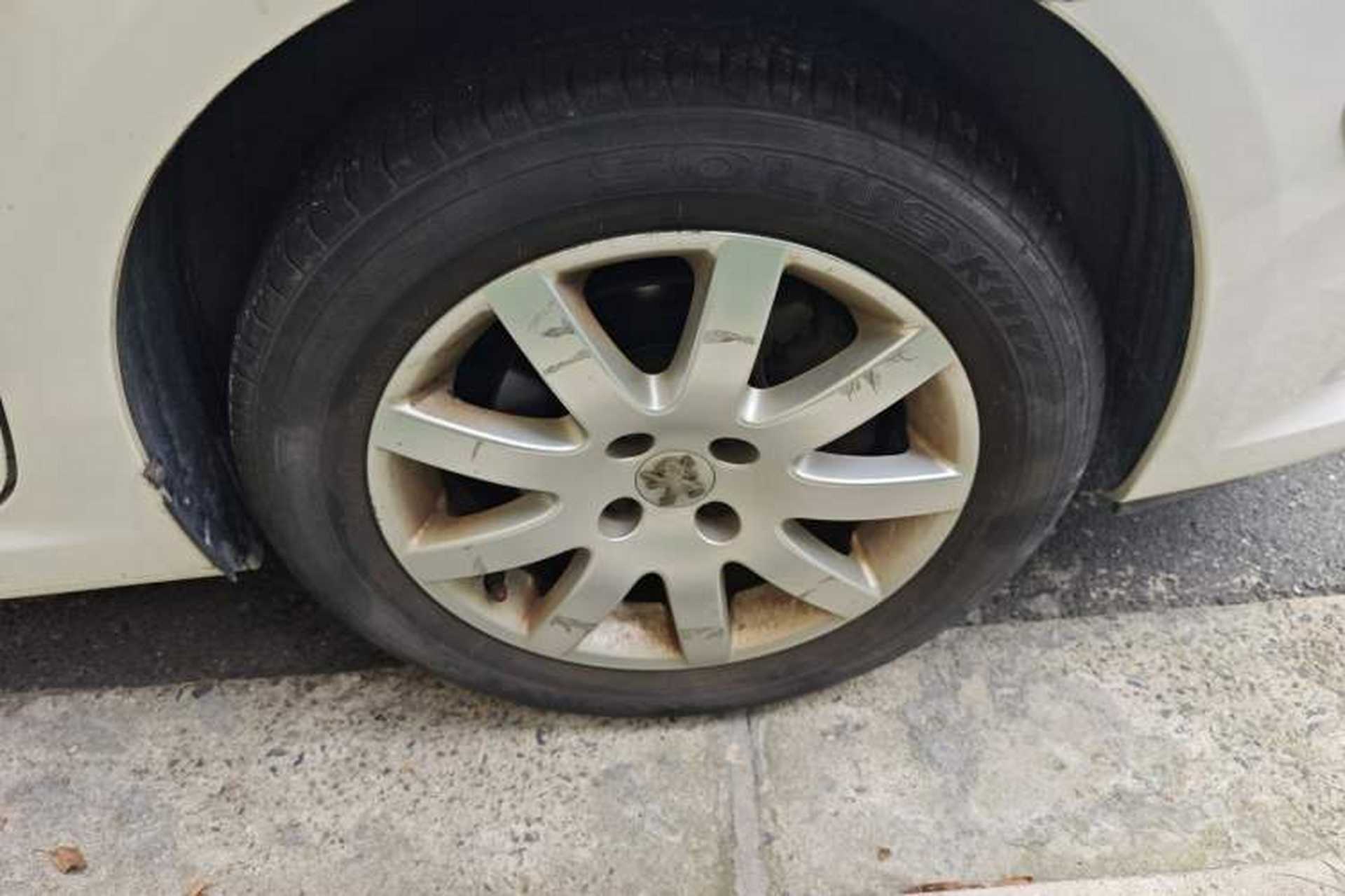 Used Peugeot 307 2013 Hatchback 1.6L Automatic Comfort Edition Right Front Wheel Hub