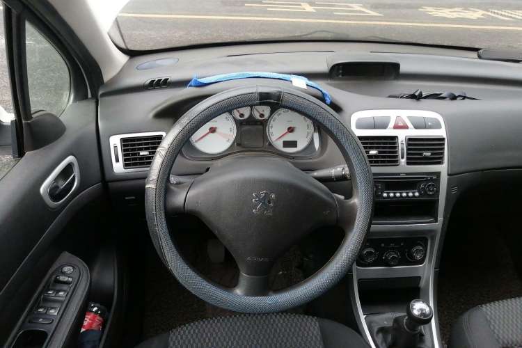 Used Peugeot 307 2013 Hatchback 1.6L Manual Comfort Edition Steering Wheel