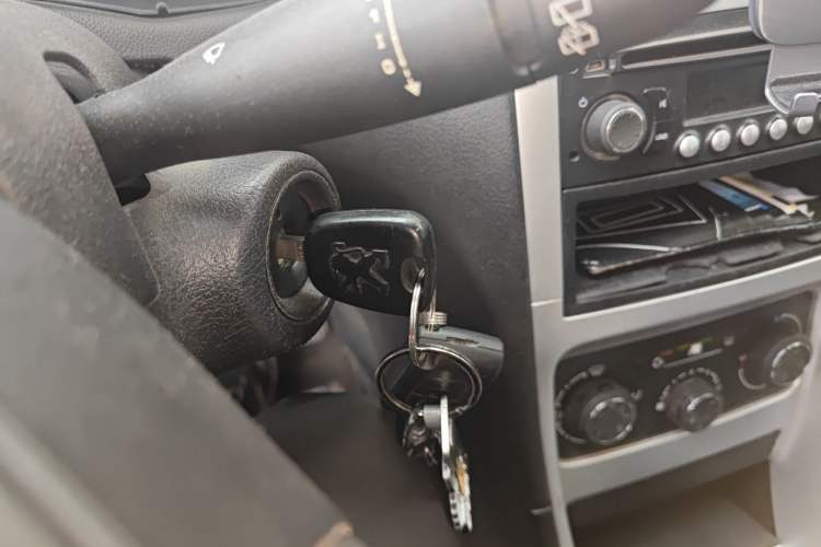 Used Peugeot 307 2013 Hatchback 1.6L Manual Comfort Edition Vehicle Key