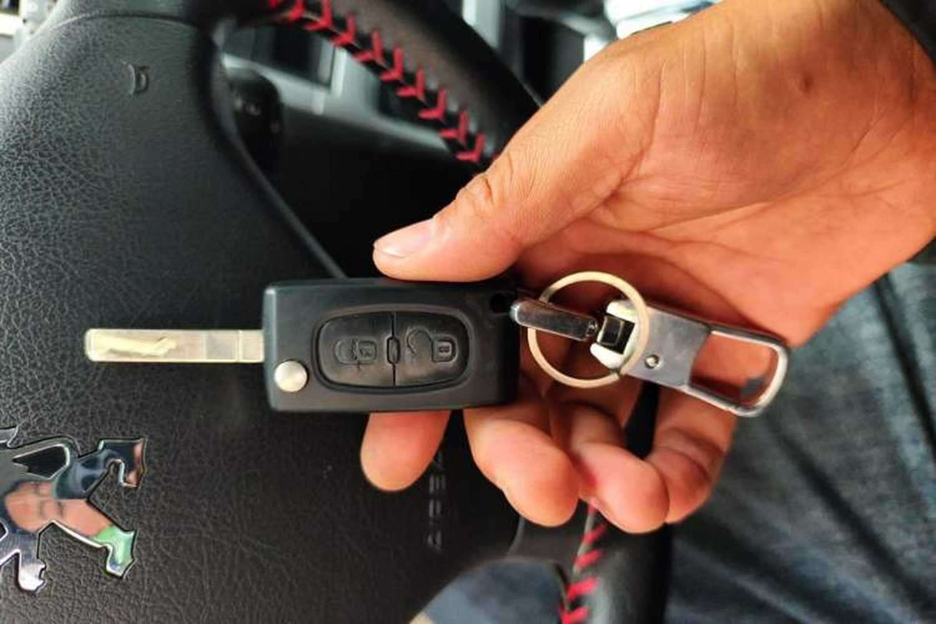 Used Peugeot 307 2013 Hatchback 1.6L Automatic Comfort Edition Vehicle Key