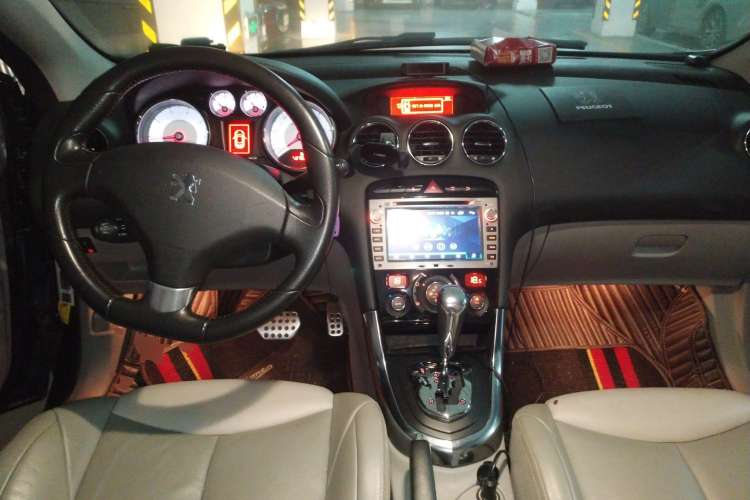 Used Peugeot 308 2009 1.6T CC Automatic Luxury Model Center Console