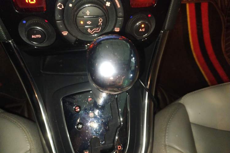Used Peugeot 308 2009 1.6T CC Automatic Luxury Model Gear Lever