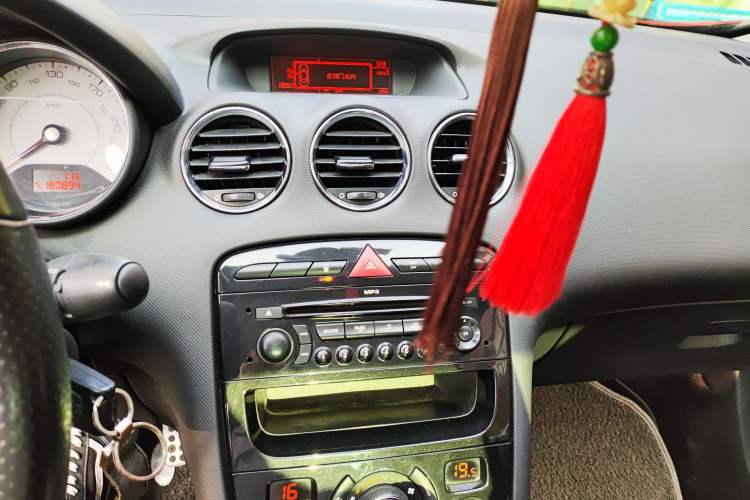 Used Peugeot 308 2009 1.6T CC Automatic Fashion Edition Audio And AC Panel