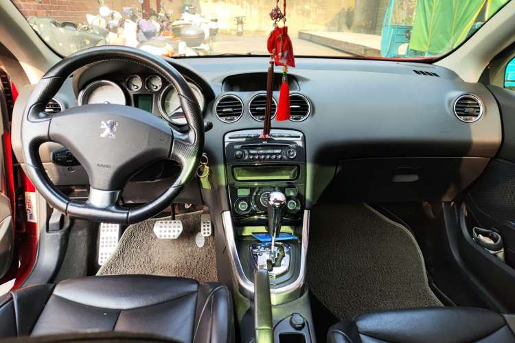 Used Peugeot 308 2009 1.6T CC Automatic Fashion Edition Center Console