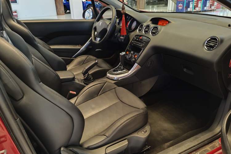 Used Peugeot 308 2009 1.6T CC Automatic Fashion Edition Interior 3