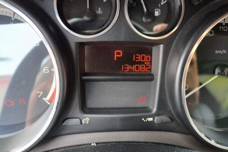 Used Peugeot 308 2009 1.6T SW Fashion Edition Odometer Close Up