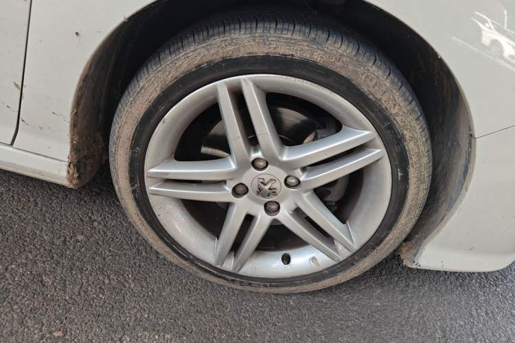 Used Peugeot 308 2009 1.6T CC Automatic Luxury Model Right Front Wheel Hub