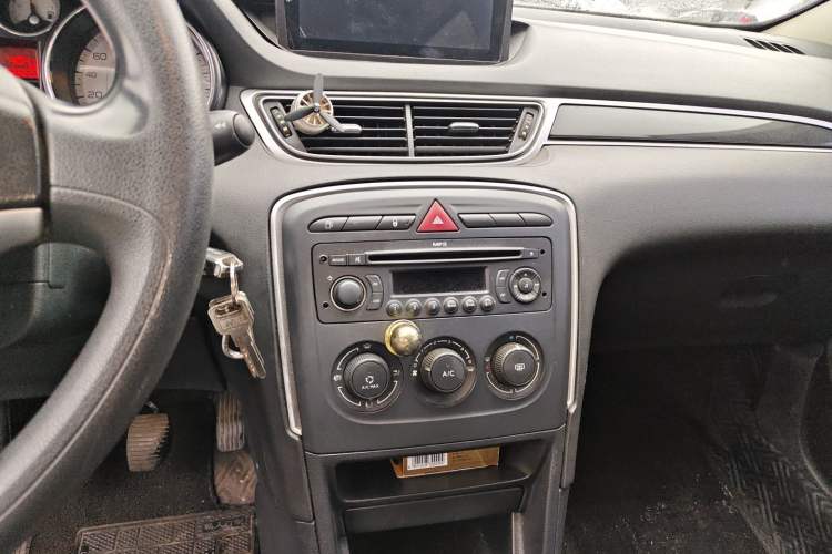 Used Peugeot 308 2012 1.6L Manual YouShang Edition Audio And AC Panel