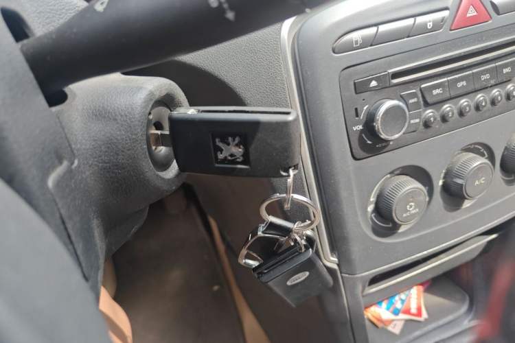 Used Peugeot 308 2012 1.6L Manual YouShang Edition Vehicle Key
