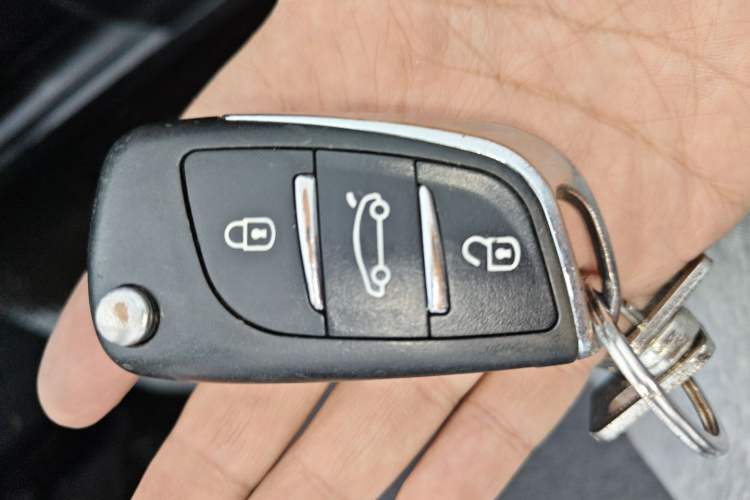 Used Peugeot 308 2012 1.6L Manual YouShang Edition Vehicle Key