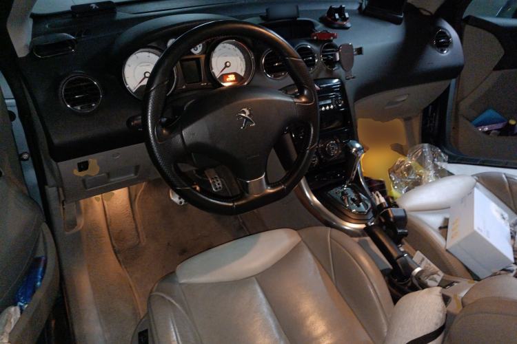 Used Peugeot 308 2012 1.6T CC Fashion Edition Center Console