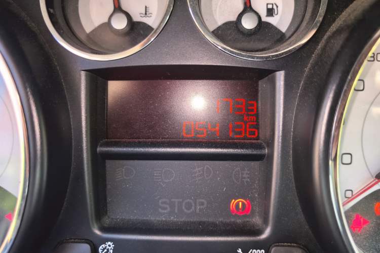 Used Peugeot 308 2012 1.6L Manual YouShang Edition Odometer Close Up