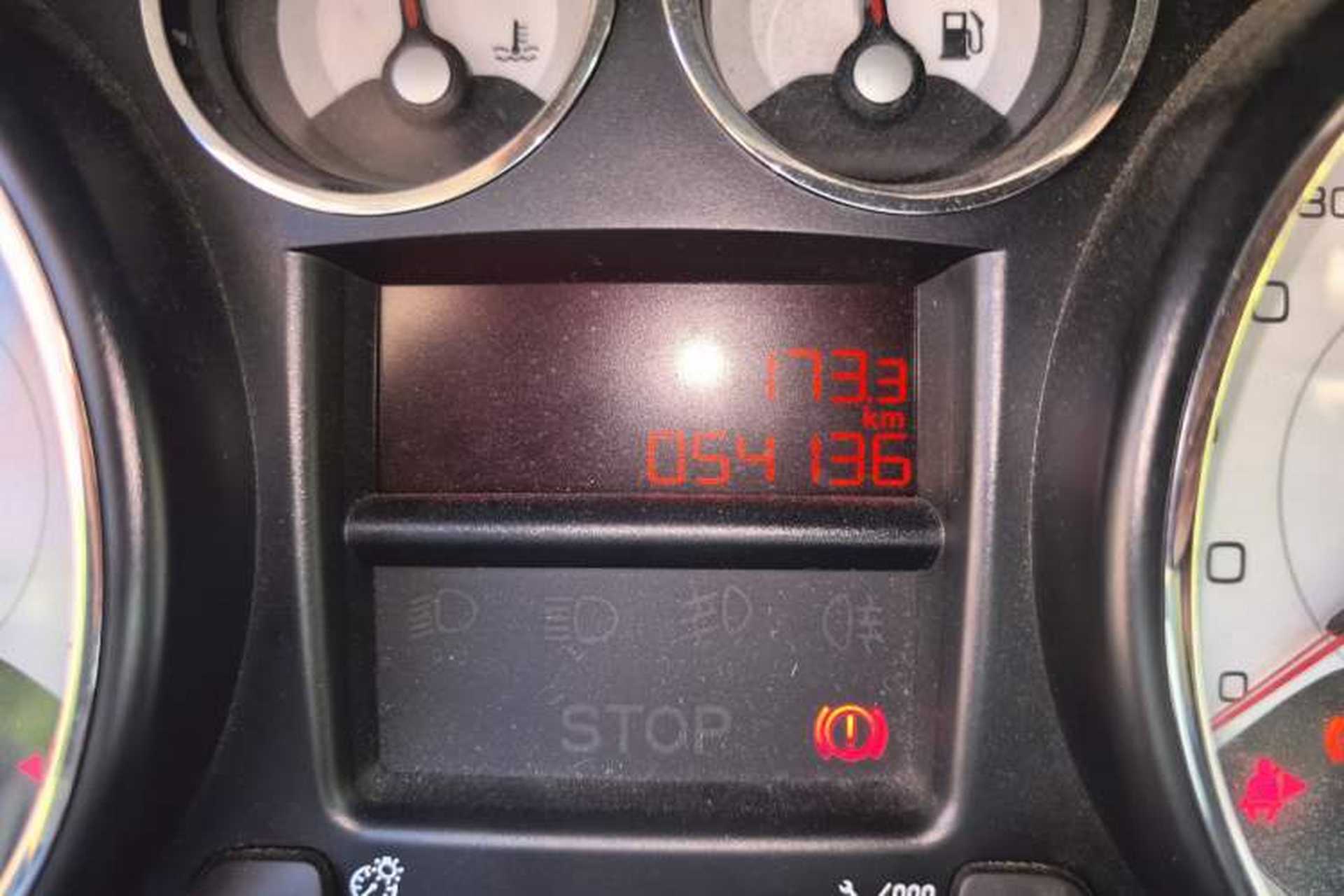Used Peugeot 308 2012 1.6L Manual YouShang Edition Odometer Close Up