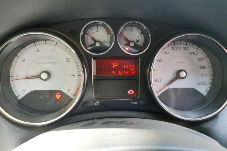 Used Peugeot 308 2012 2.0L Automatic Luxury Version Odometer Close Up