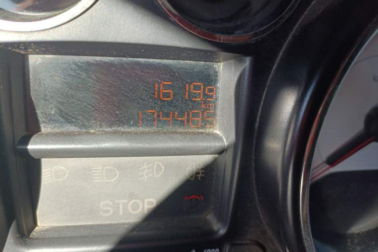 Used Peugeot 308 2012 1.6L Manual YouShang Edition Odometer Close Up
