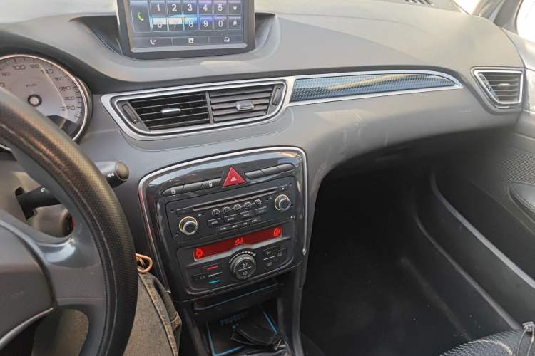 Used Peugeot 308 2012 1.6L Manual Fashion Edition Audio And AC Panel