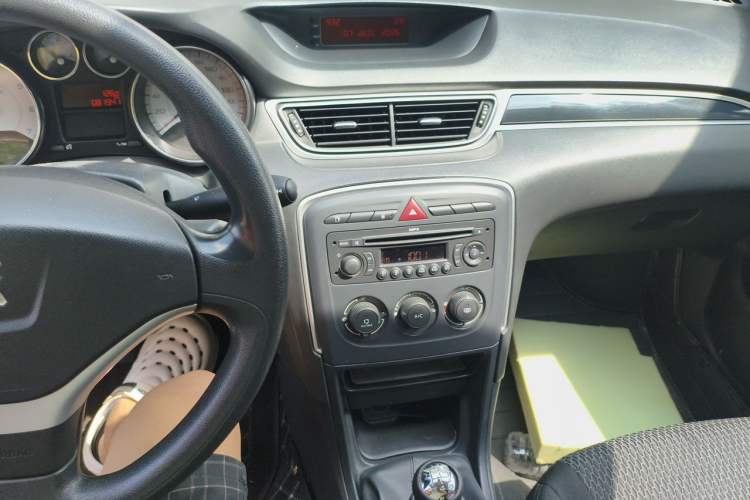 Used Peugeot 308 2012 1.6L Manual YouShang Edition Audio And AC Panel