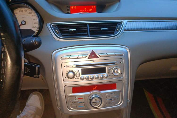 Used Peugeot 308 2012 1.6L Manual Fashion Edition Audio And AC Panel