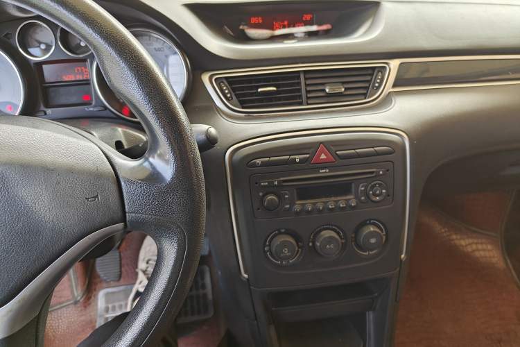 Used Peugeot 308 2012 1.6L Manual YouShang Edition Audio And AC Panel