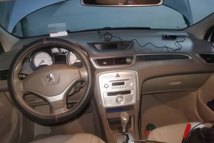 Used Peugeot 308 2012 2.0L Automatic Luxury Version Center Console