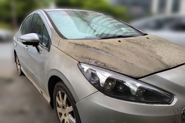 Used Peugeot 308 2012 1.6L Roland Garros Edition Front Right 45 Deg