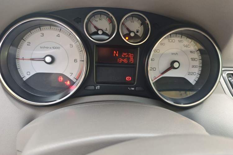 Used Peugeot 308 2012 2.0L Automatic Luxury Version Odometer Close Up