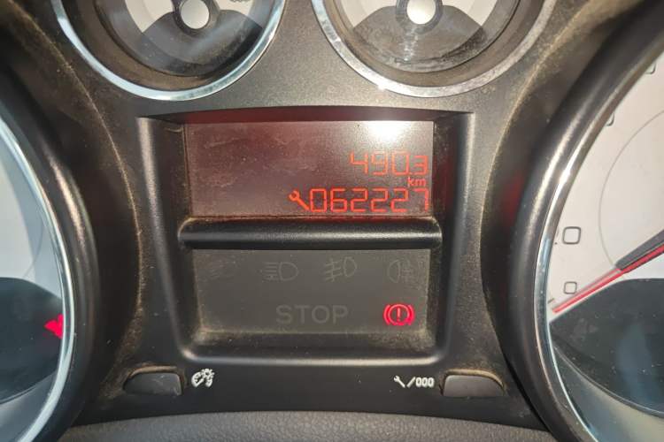 Used Peugeot 308 2012 1.6L Manual Fashion Edition Odometer Close Up