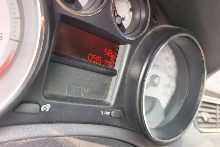 Used Peugeot 308 2012 1.6L Manual YouShang Edition Odometer Close Up