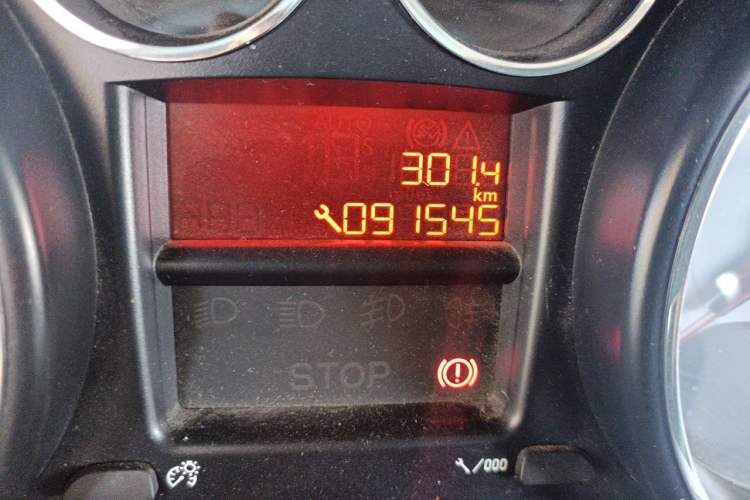 Used Peugeot 308 2012 1.6L Manual YouShang Edition Odometer Close Up
