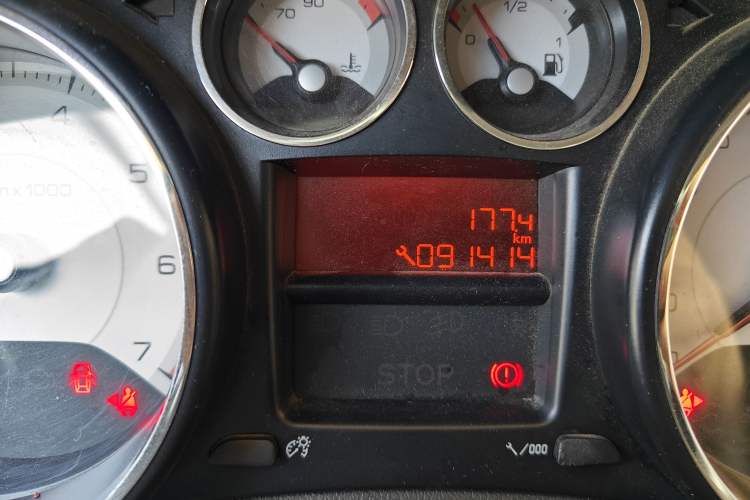 Used Peugeot 308 2012 1.6L Manual YouShang Edition Odometer Close Up