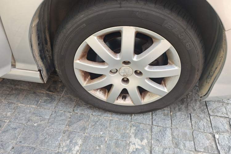 Used Peugeot 308 2012 2.0L Automatic Luxury Version Right Front Wheel Hub