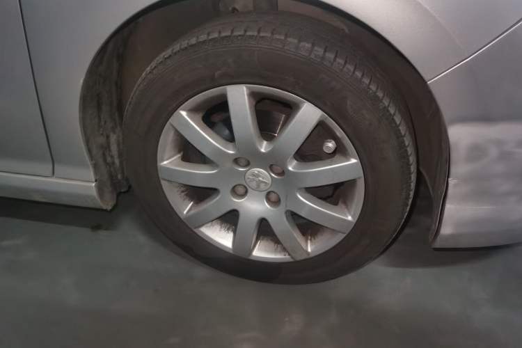 Used Peugeot 308 2012 2.0L Automatic Luxury Version Right Front Wheel Hub