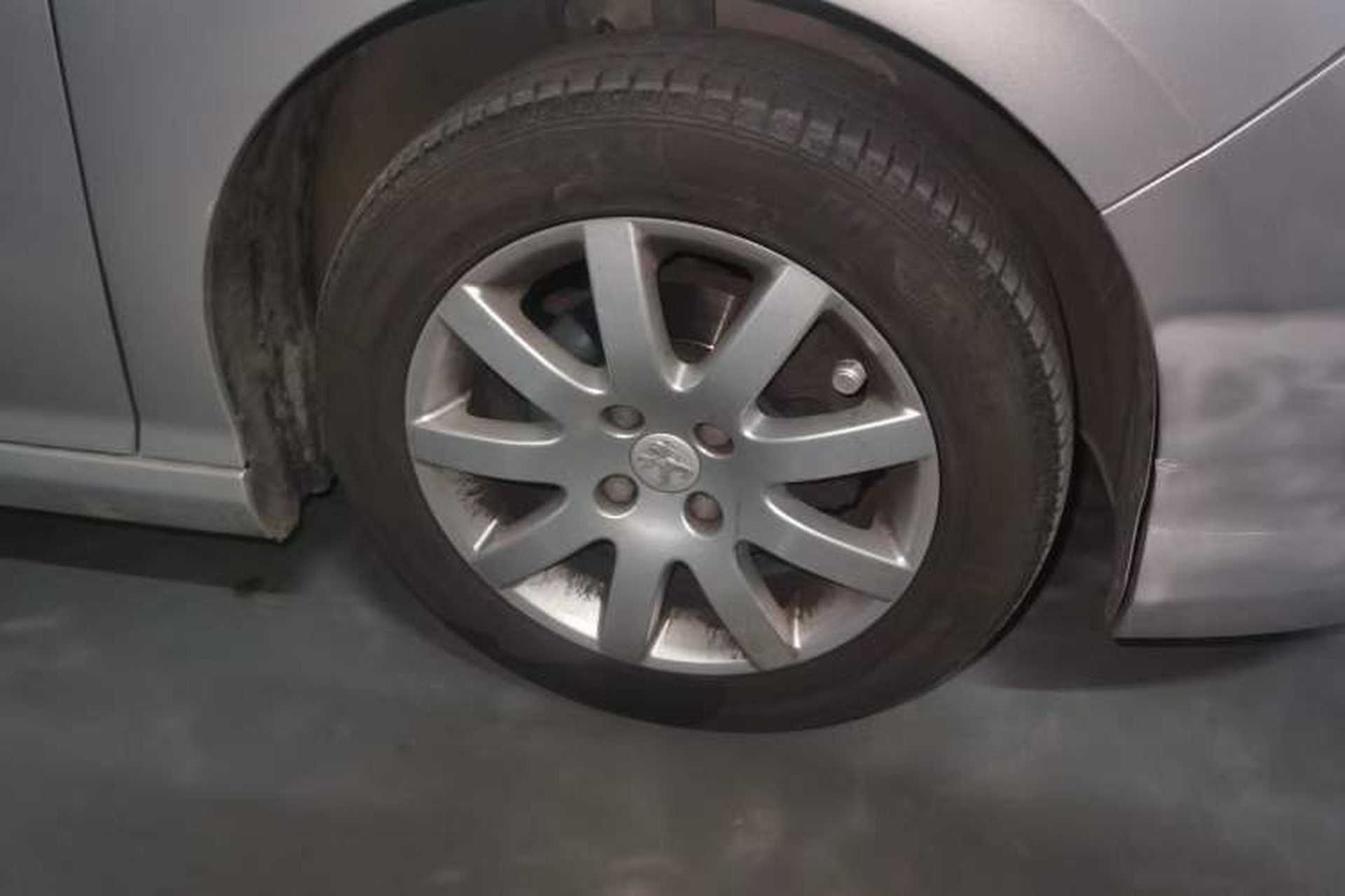 Used Peugeot 308 2012 2.0L Automatic Luxury Version Right Front Wheel Hub