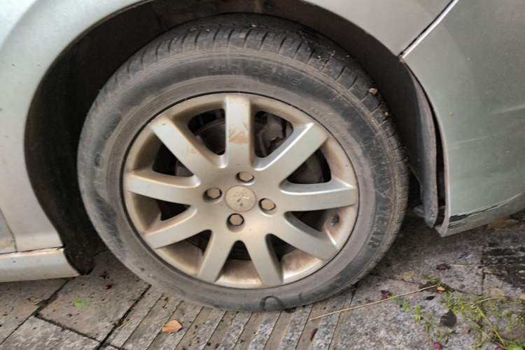 Used Peugeot 308 2012 1.6L Roland Garros Edition Right Front Wheel Hub