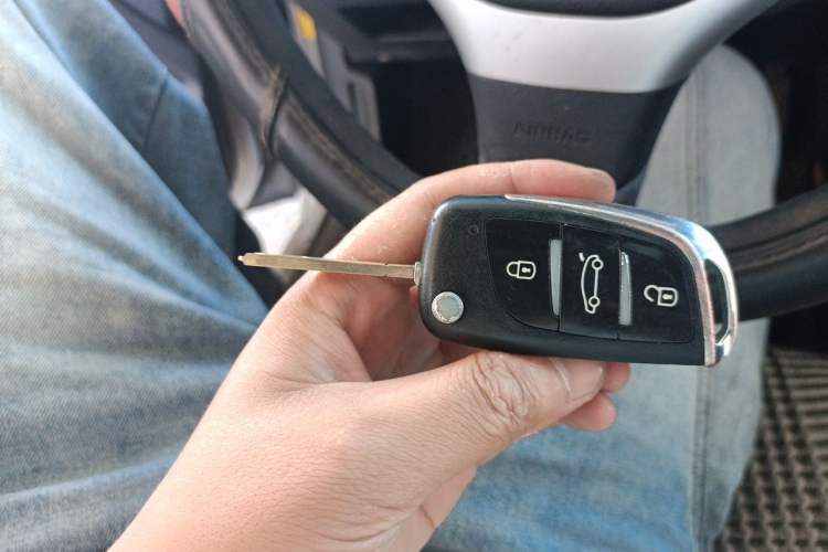 Used Peugeot 308 2012 1.6L Manual YouShang Edition Vehicle Key