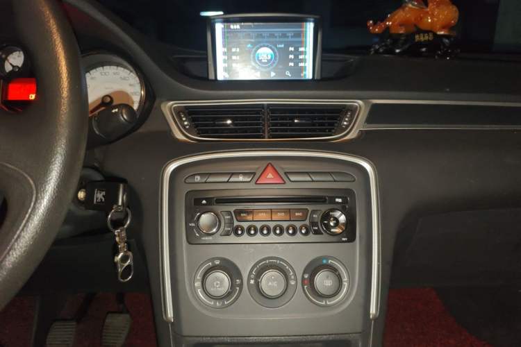 Used Peugeot 308 2012 1.6L Manual Fashion Edition Audio And AC Panel