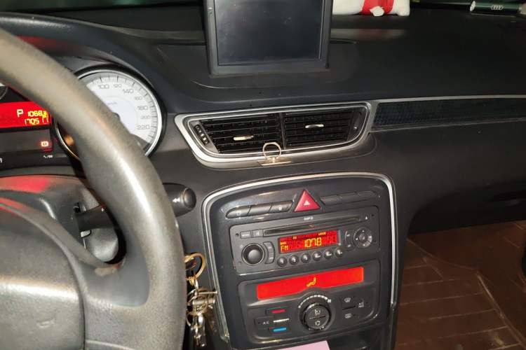 Used Peugeot 308 2012 1.6L Automatic Fashion Edition Audio And AC Panel
