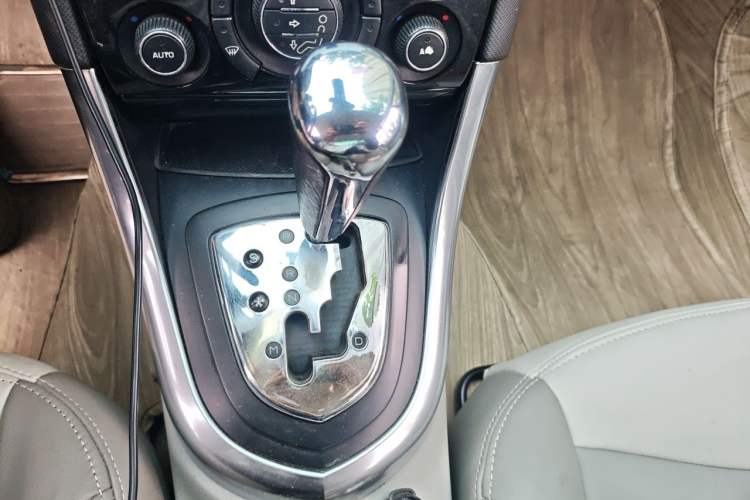 Used Peugeot 308 2012 1.6T CC Fashion Edition Gear Lever