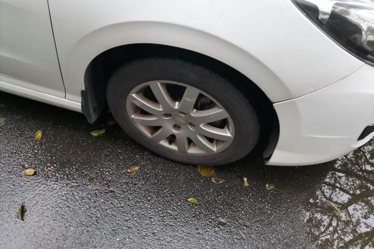 Used Peugeot 308 2012 1.6L Manual Fashion Edition Right Front Wheel Hub