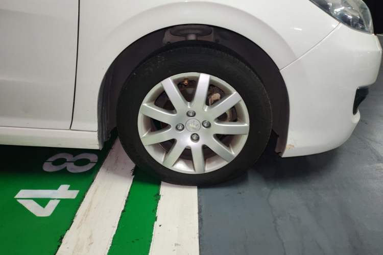 Used Peugeot 308 2012 1.6L Roland Garros Edition Right Front Wheel Hub
