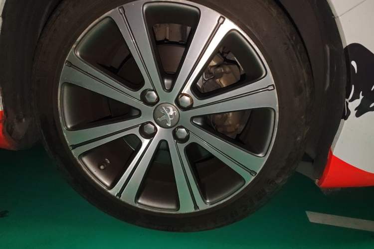 Used Peugeot 308 2012 1.6T CC Fashion Edition Right Front Wheel Hub