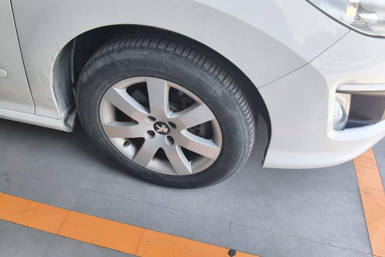 Used Peugeot 308 2012 1.6T SW Fashion Edition Right Front Wheel Hub