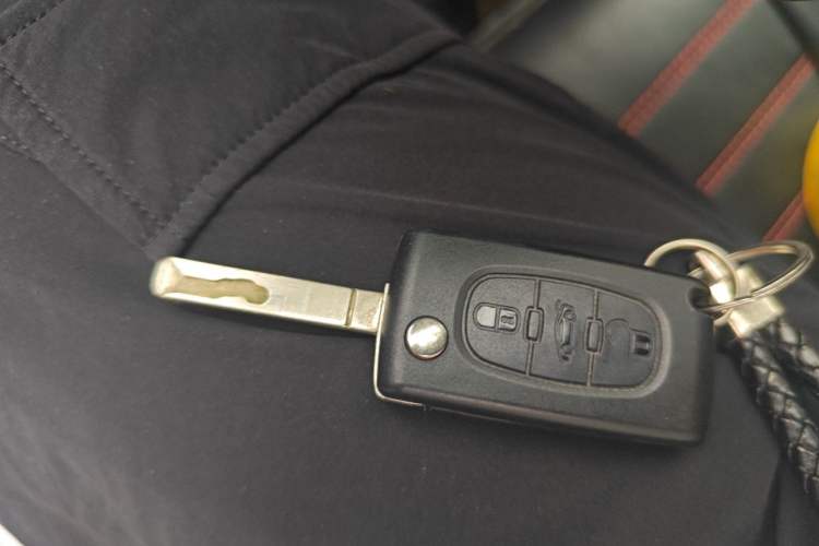 Used Peugeot 308 2012 1.6L Manual YouShang Edition Vehicle Key