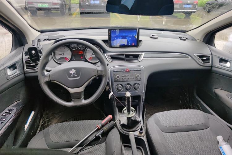 Used Peugeot 308 2013 1.6L Manual YouShang Model Center Console